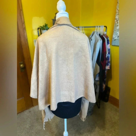 3/$15 Shawl With Pockets - Picture 3 of 3